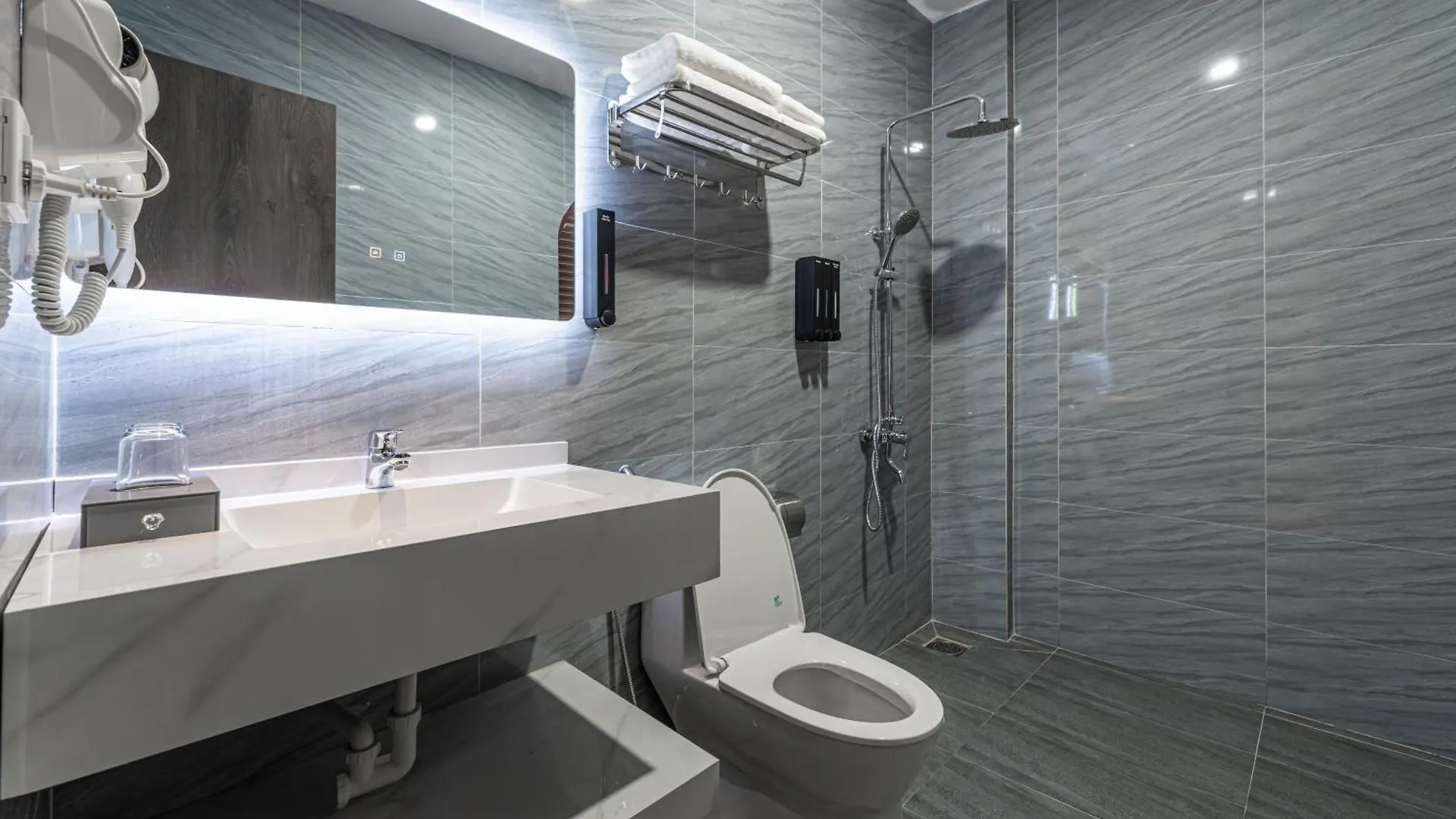 Chiic House Hotel - Love Hotel Nha Trang Vietnam