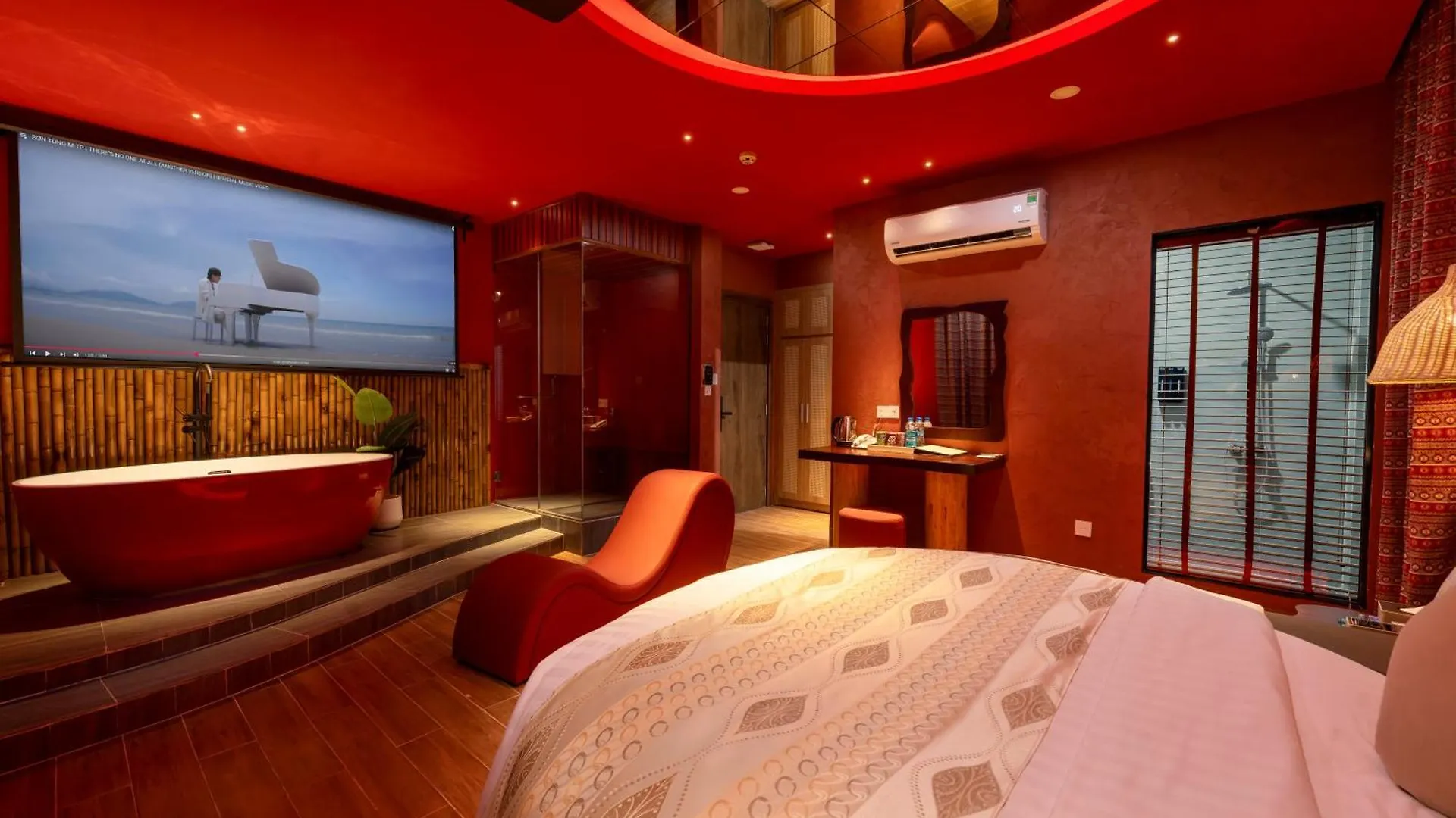 Chiic House Hotel - Love Hotel Nha Trang Vietnam